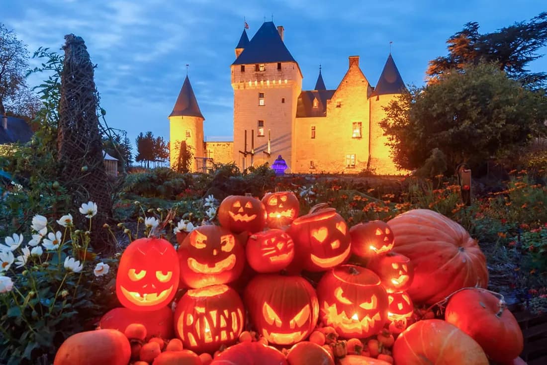 Visite décalée au Château du Rivau – formation accueil touristique